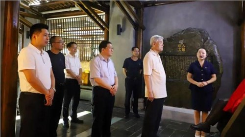 原國務(wù)院參事、國家制造強(qiáng)國建設(shè)戰(zhàn)略咨詢委員會(huì)委員張綱一行來集團(tuán)白沙溪茶廠考察調(diào)研